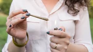 Read more about the article Smoking Weed While Pregnant: Risks and Considerations