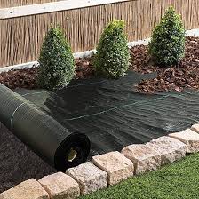 Read more about the article The Benefits and Uses of a Weed Barrier