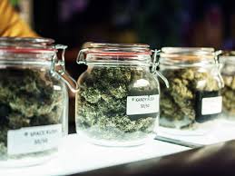 Read more about the article Exploring the Modern Weed Dispensary: A Guide to Legal Cannabis Shopping