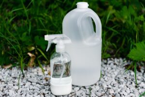 Read more about the article Does Vinegar Kill Weeds? A Comprehensive Guide