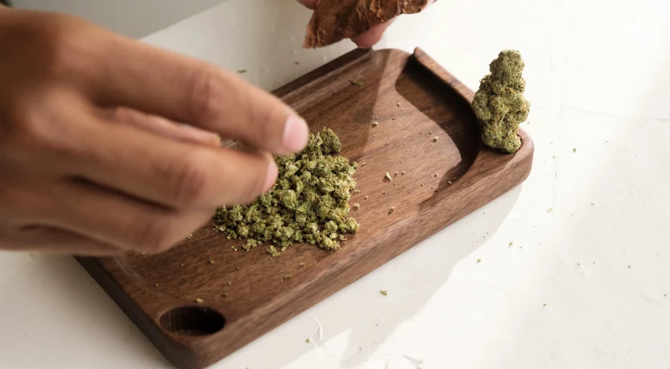 You are currently viewing The Art and Importance of Grinding Weed: Why It’s Essential for a Better Smoking Experience