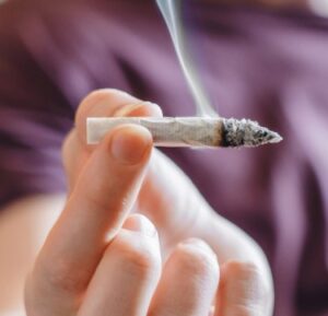 Read more about the article Justification for Smoking Weed: Understanding the Benefits and Arguments