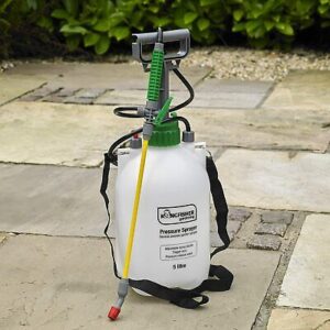 Read more about the article Effective Weed Control: The Benefits of Using a Pump Sprayer for Weed Killing